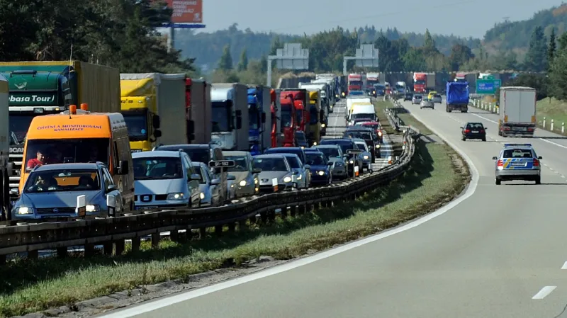 Kolona na dálnici před nehodou