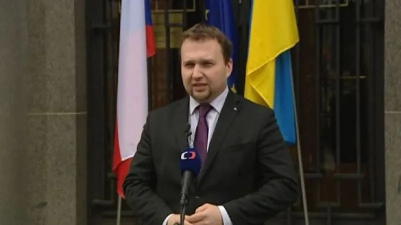 Jurečka vyvěsil ukrajinskou vlajku: Vnímam to jako symbolické gesto