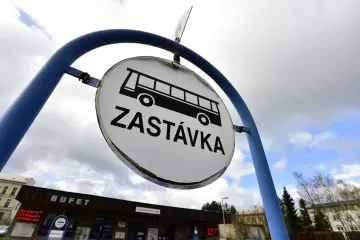 Pardubický kraj podepsal smlouvy s autobusovými dopravci. Antimonopolní úřad zamítl námitky 