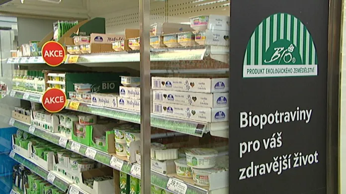 Úsek s biopotravinami v supermarketu