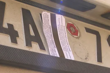 Někteří se vyhýbají placení za parkování zakrytím registrační značky. Hrozí za to pokuta
