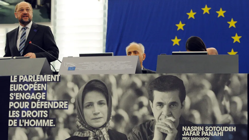 Martin Schulz předává Sacharovovu cenu