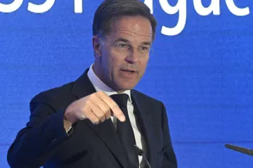 Rusko a Čína se snaží měnit světový řád, varoval v Praze Rutte