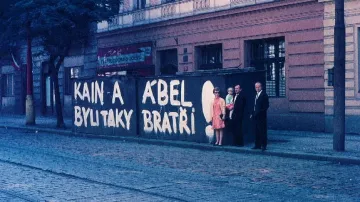 Barevné snímky Prahy v srpnu 1968 od Billa Bathmana