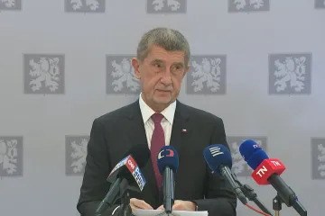 Babiš chce v Paříži mluvit s Macronem o energetice a emisních povolenkách