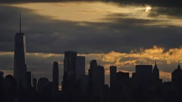 Manhattan při zatmění Slunce