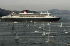 Queen Mary 2 sice přišla o titul největší lodi světa, oceánům ale neohroženě vládne i po dvaceti letech