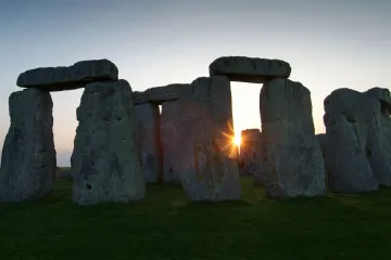 Archeologové našli u Stonehenge artefakty z doby bronzové