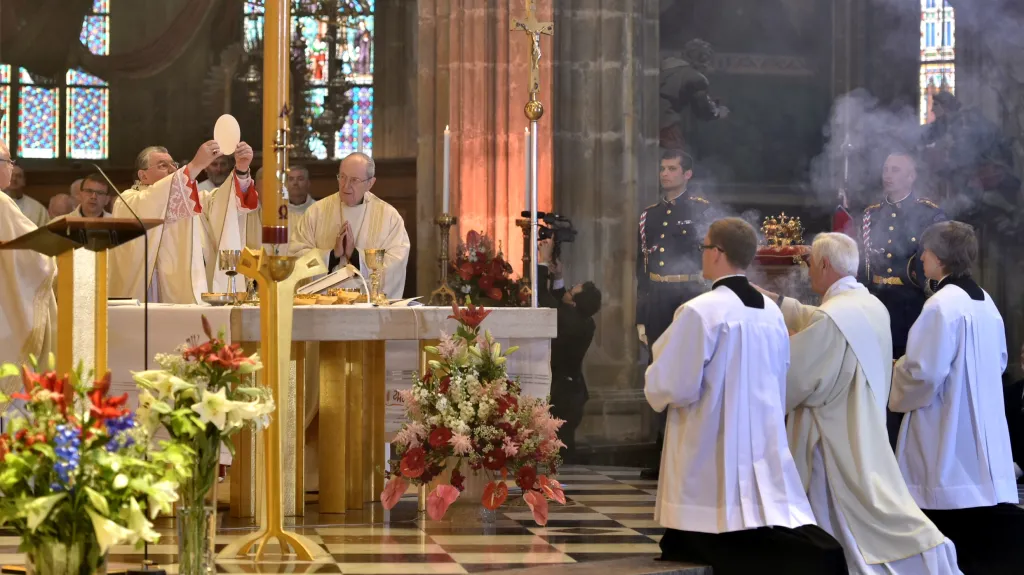 Mše k 700. výročí narození Karla IV. v katedrále svatého Víta