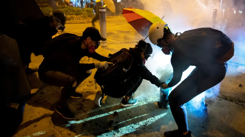 Policie v Hongkongu znovu použila ostré náboje