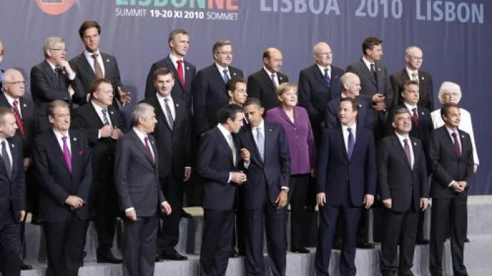 Světoví státníci na summitu NATO v Lisabonu