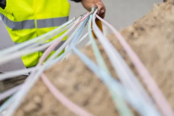 V části Kladna nefunguje internet a pevné linky. Někdo se pokusil ukrást optický kabel