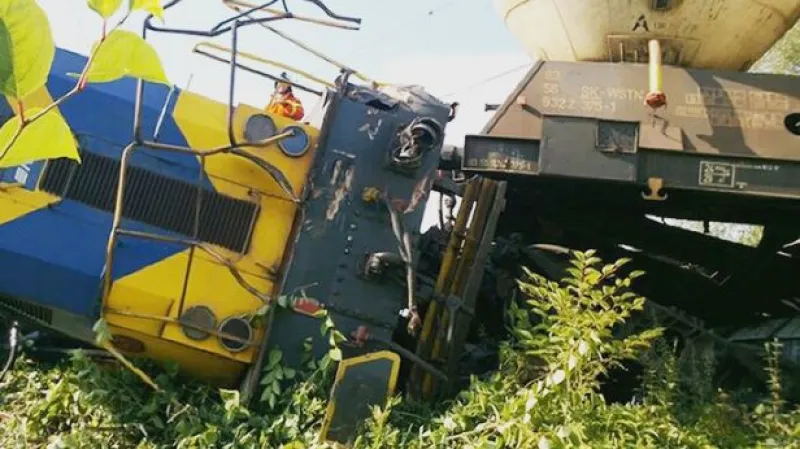 Bez komentáře: V České Třebové se srazily náladní vlaky