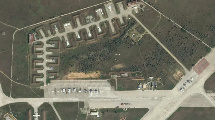 Ruská letecká základna před explozemi