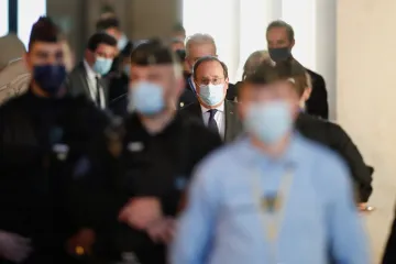 Vláda o riziku útoku věděla, neměla ale konkrétní indicie, řekl Hollande u soudu s teroristy z Paříže