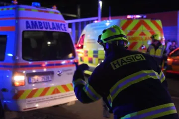 „Bylo slyšet, jak se po městě zapínají majáky.“ Po srážce vlaku zasahovaly desítky záchranářů