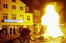 Nepokoje v Hamburku přetrvaly do noci. Pořádek nedokázalo zajistit ani dvacet tisíc policistů