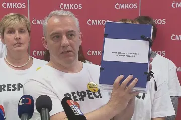 Odbory by chtěly napravit státní finance snížením limitu pro paušální daň a návratem EET