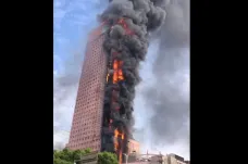 V čínském městě Čchang-ša hořel mrakodrap, zprávy o obětech či raněných zatím nejsou