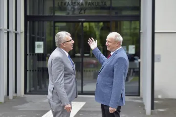 Odchod šéfa ostravské medicíny ostatní děkani podporují. Manipulace při přijímačkách považují za nepřijatelné