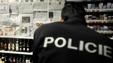 Policie kontroluje restaurace i kamenné obchody