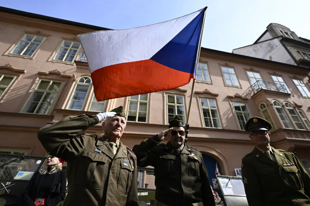 Konvoj osvobození připomněl v Praze konec druhé světové války