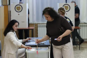 Arméni volí, strany se obviňují ze zásahů do hlasování