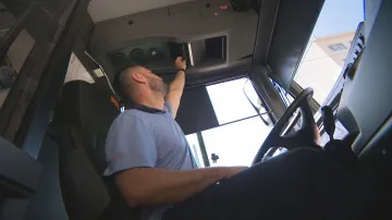 Poslech hudby u řidičů autobusů v Brně