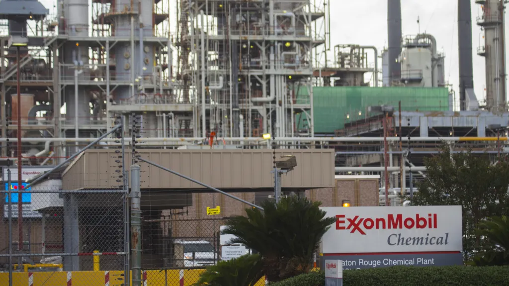 Továrna Exxon Mobil