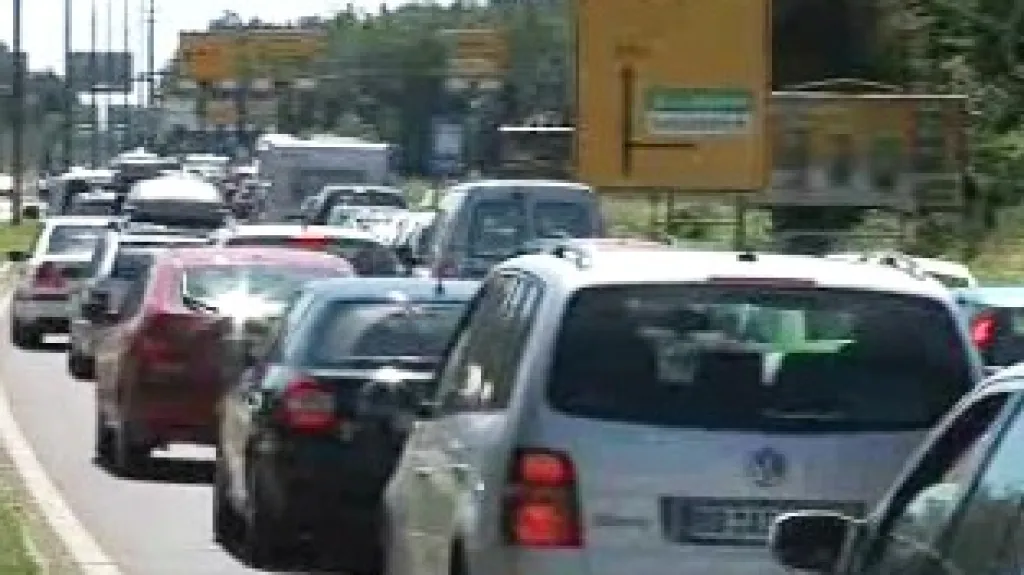 Kolona na silnici