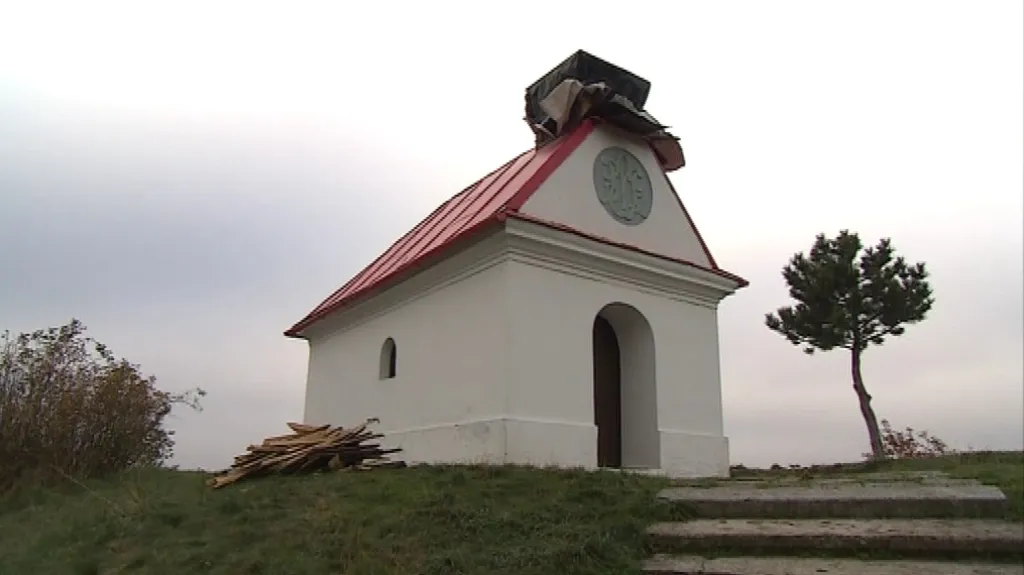 Kaple je bez ukradené cibulové věžičky