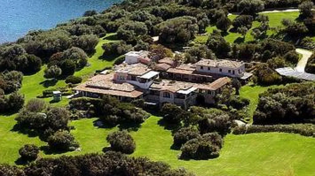 Berlusconiho slavná vila