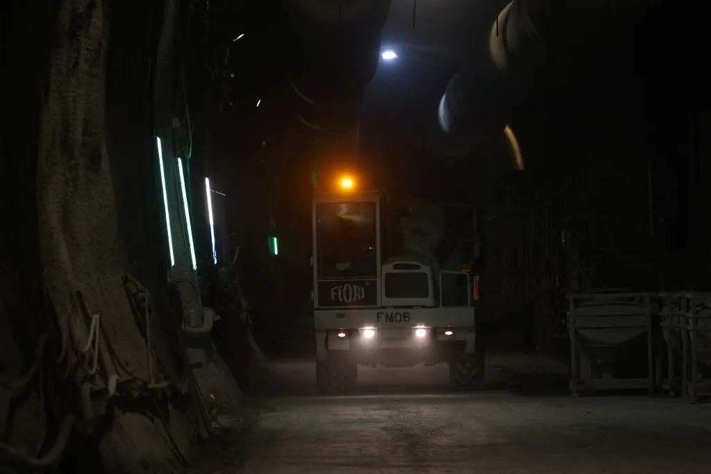 Dosavadním nejdelším železničním tunelem je Gotthardský tunel ve Švýcarsku s 57 kilometry