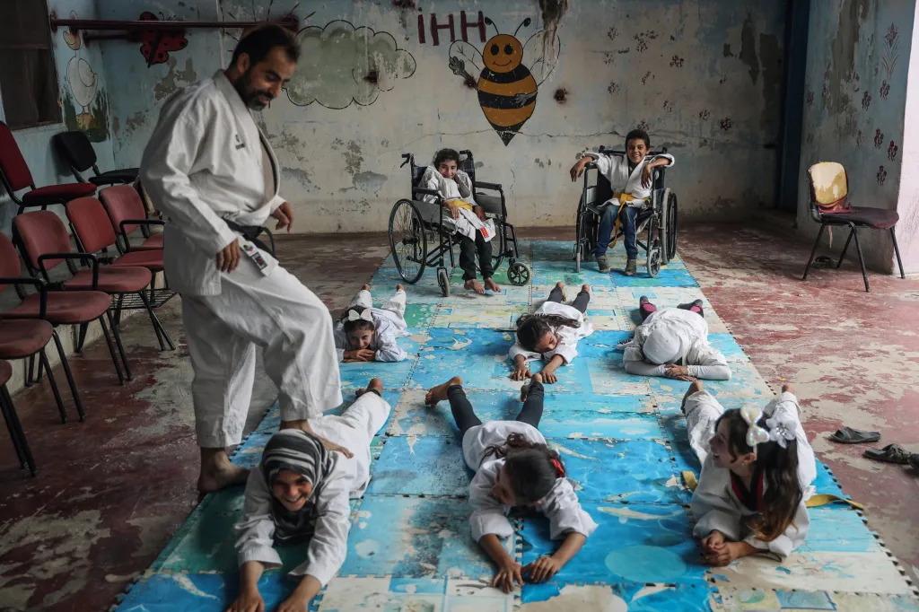 První místo v sekci Sport: Anas Alkharboutli se sérií snímků nazvanou Sýrie: sport a zábava místo války a strachu