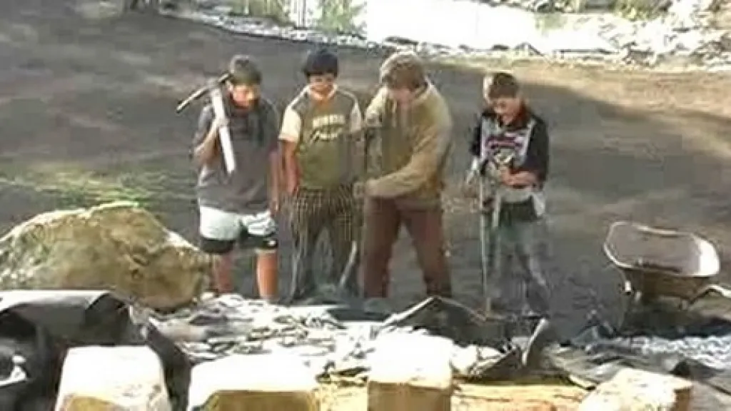 Poběžovičtí žáci při přestavbě školní zahrady