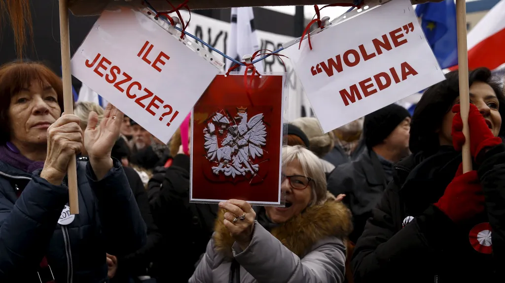 Poláci demonstrují za svobodná média