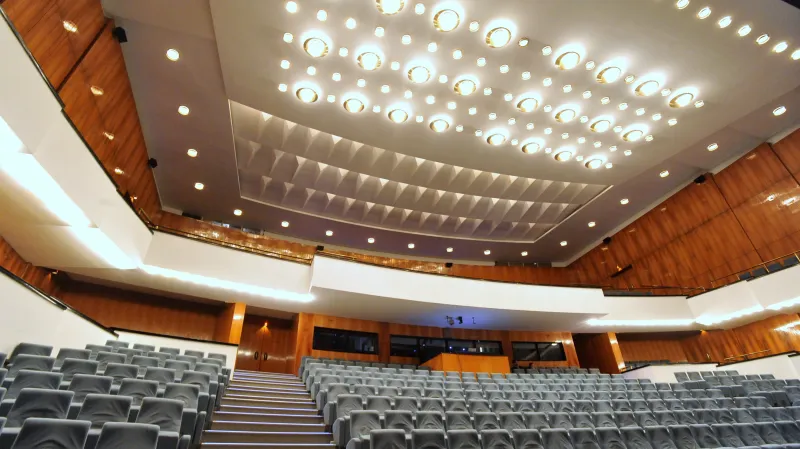 Původně měl jít do opravy pouze interiér