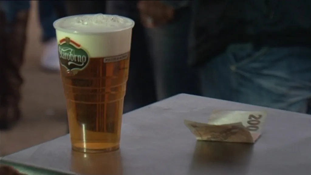 Stánkaři prodávali kromě nealka především pivo