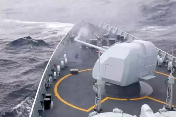 Čínské manévry u Tchaj-wanu pokračují, vojenské lodě ale už odplouvají