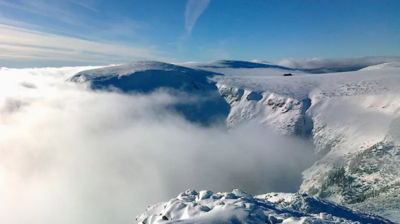 Pohed ze Sněžky na Luční boudu