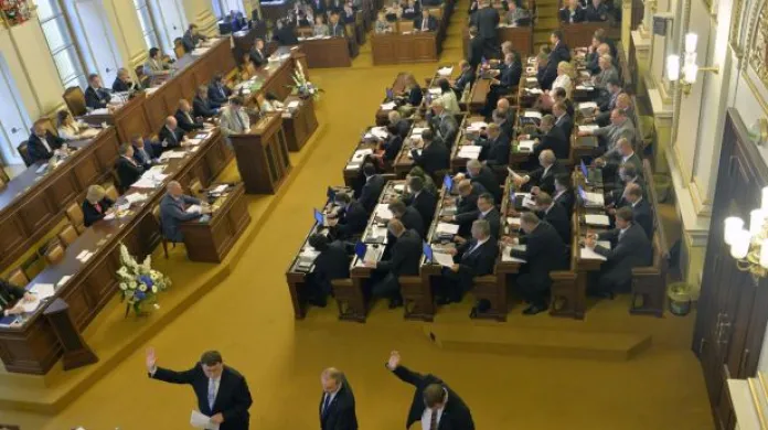 Události: Sněmovna schválila novelu o DPH na poslední chvíli