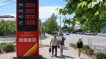 Zavřená čerpací stanice v Jevpatoriji na Krymu (11. června 2026)