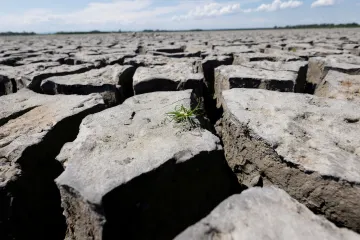 Evropa má za sebou rok extrémních veder a tání ledu, nadějí jsou obnovitelné zdroje, říká zpráva WMO