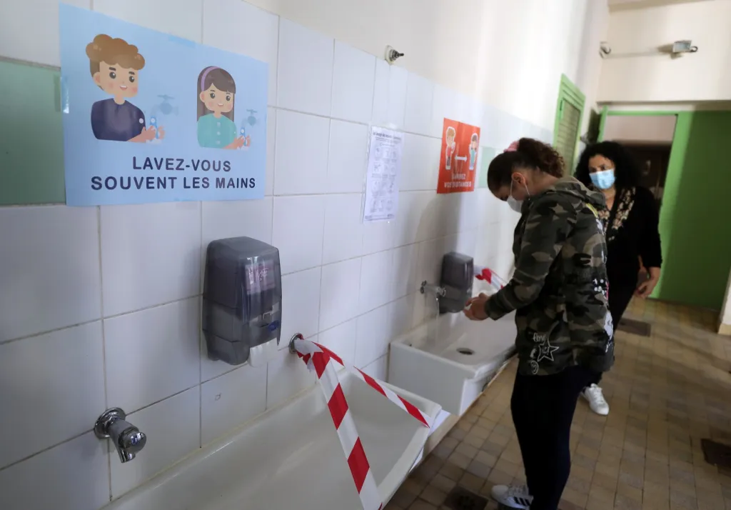 Otevření základních škol ve Francii a nová nařízení