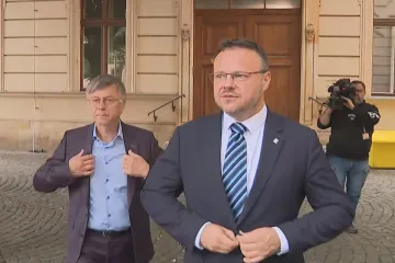 Koalice oznámila ředitelům ČT a ČRo, že poplatky zruší. O nové částce se nemluvilo