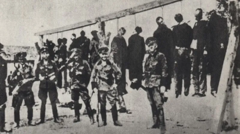 Civilisté popravení příslušníky SS. Zdroj: veřejná doména