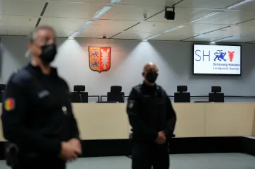 Německá policie zadržela bývalou sekretářku z koncentračního tábora, utíkala před soudem