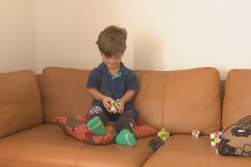 Dětem, které nerostou, se otevírá cesta k léčbě. Pojišťovny mají jasná pravidla, komu ji zaplatit