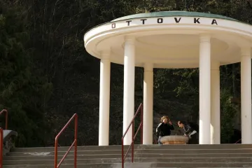 Z luhačovického pramene Ottovka zase teče léčivá voda. Její znečištění vyřešili UV lampou