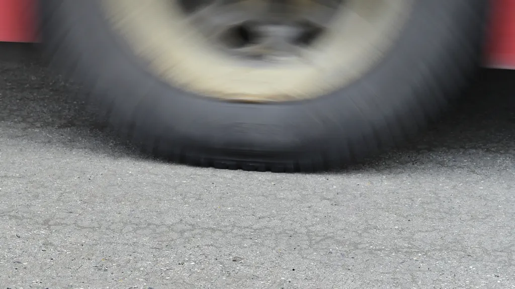 Mikrotrhliny na dálnici D5